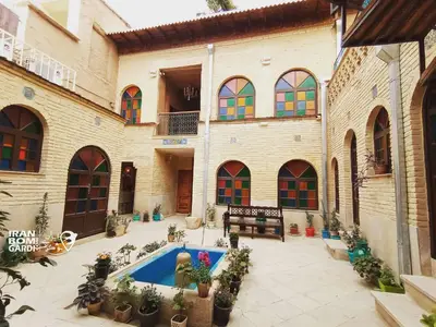 اقامتگاه یادمان شیراز 